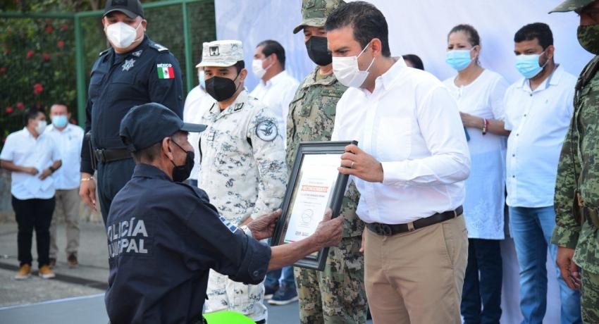 Jorge Sanchez Allec encabeza honores a Nuestra Lábaro Patrio