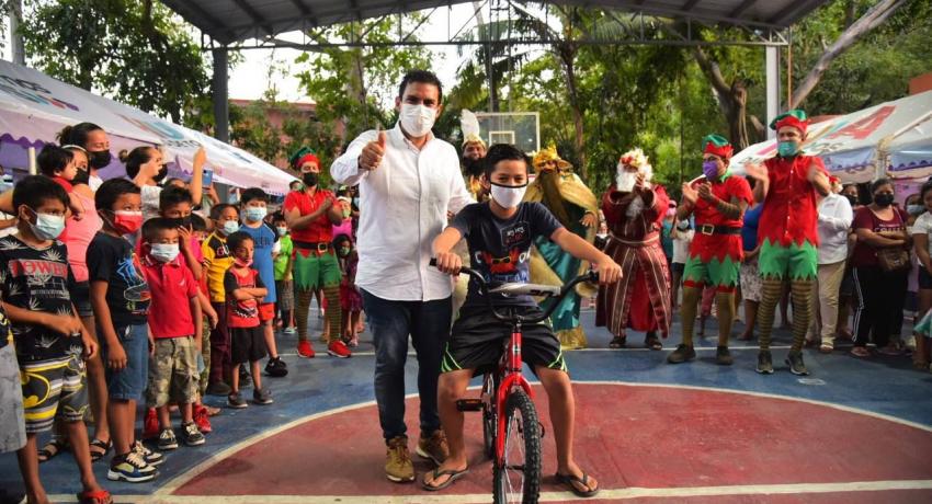 Gobierno de Zihuatanejo arranca con la  caravana Llegaron los Reyes 