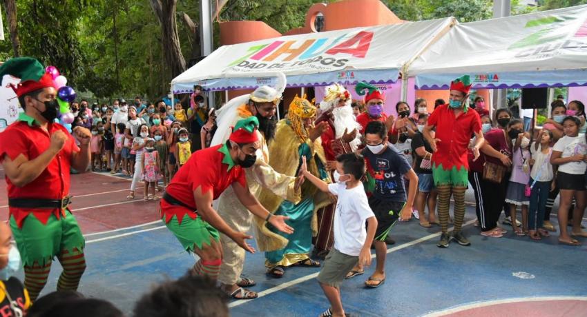 Gobierno de Zihuatanejo arranca con la  caravana Llegaron los Reyes 