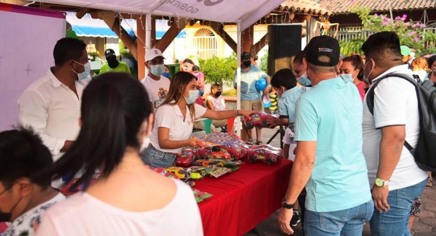 Gobierno de Zihuatanejo arranca con la  caravana Llegaron los Reyes 