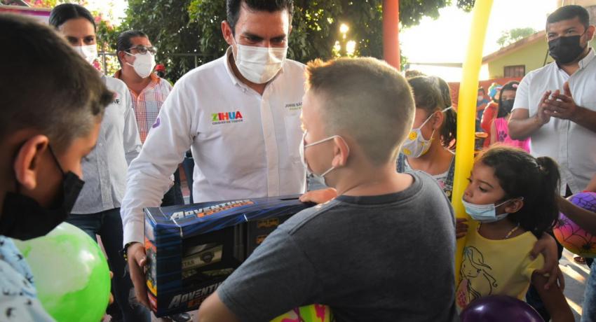 Los Reyes continúan llegando a las colonias de Zihua