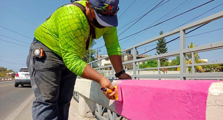 A través de Zihua al 100, Gobierno de Zihuatanejo continúa embelleciendo espacios públicos.