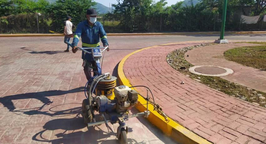 A través de Zihua al 100, Gobierno de Zihuatanejo continúa embelleciendo espacios públicos.