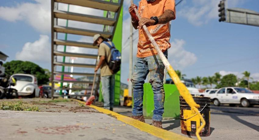 A través de Zihua al 100, Gobierno de Zihuatanejo continúa embelleciendo espacios públicos.