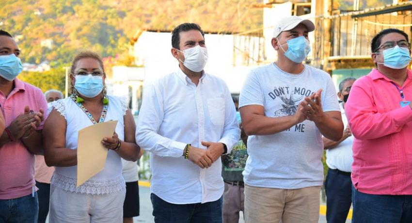 Presidente Jorge Sánchez entrega calle pavimentada en colonia Progreso.