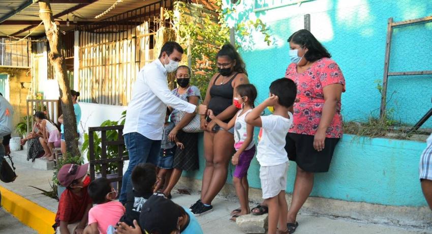 Presidente Jorge Sánchez entrega calle pavimentada en colonia Progreso.