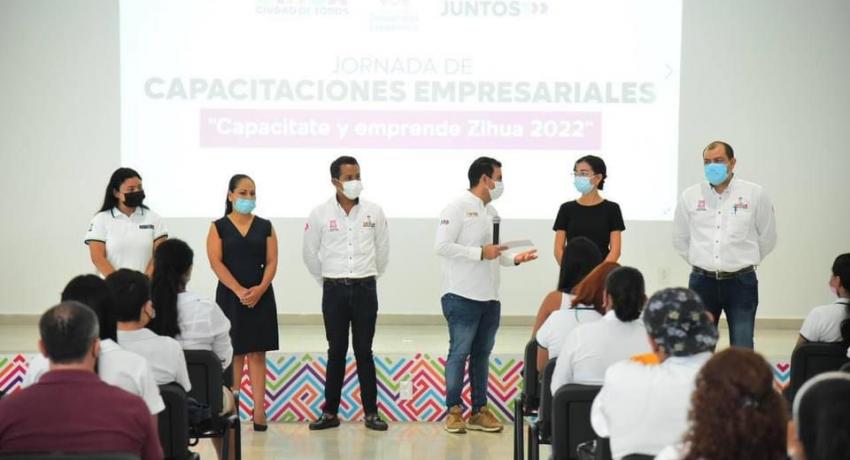 Gobierno de Zihuatanejo fomenta cultura de emprendimiento en el sector estudiantil