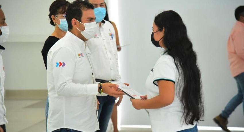 Gobierno de Zihuatanejo fomenta cultura de emprendimiento en el sector estudiantil