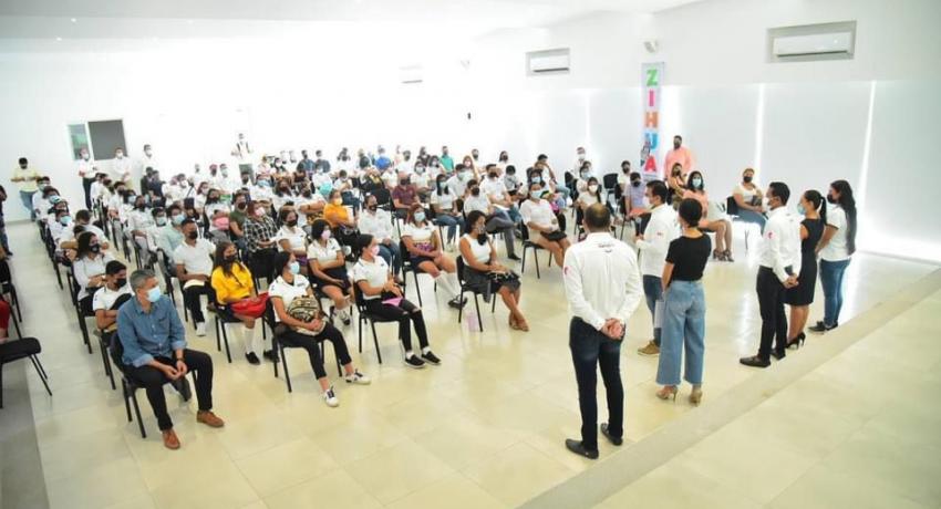 Gobierno de Zihuatanejo fomenta cultura de emprendimiento en el sector estudiantil