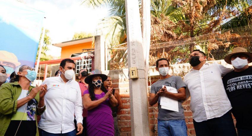 Presidente Jorge Sánchez Allec entrega obras de electrificación en Los Reyes, Lomas de Sotelo y Villahermosa