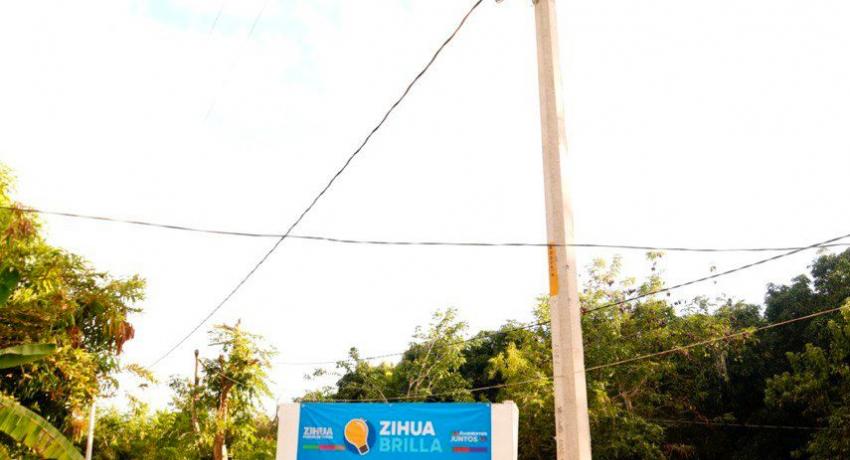 Presidente Jorge Sánchez Allec entrega obras de electrificación en Los Reyes, Lomas de Sotelo y Villahermosa