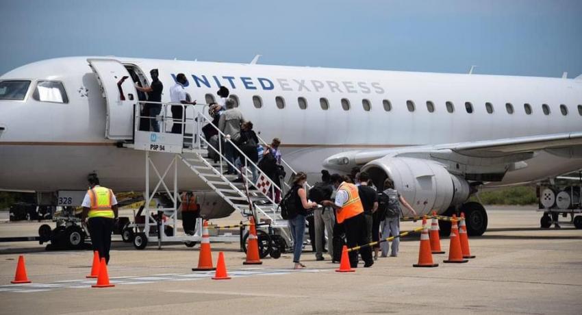 Fin de semana redondo para Zihuatanejo; récord de 70 operaciones de vuelo.