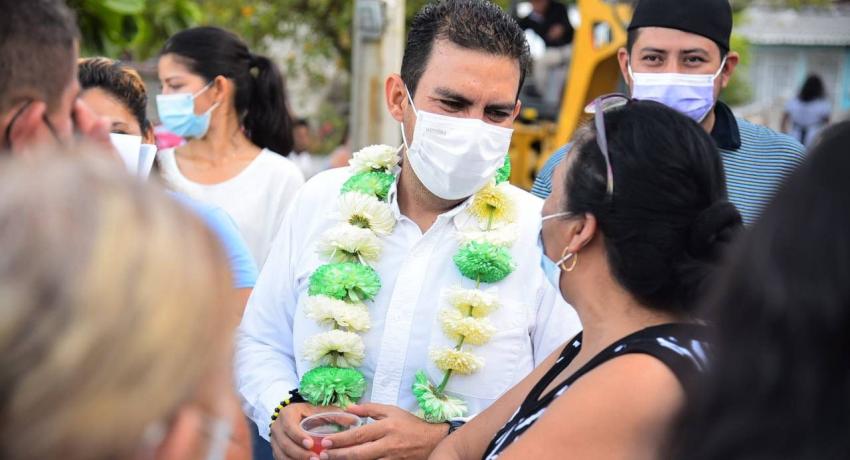 Alcalde Jorge Sánchez Allec da banderazo de arranque de calle en colonia IMA