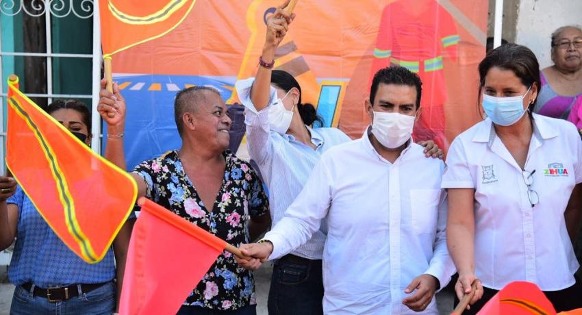 Alcalde Jorge Sánchez Allec pone en marcha pavimentación de calle Thalía en El Embalse