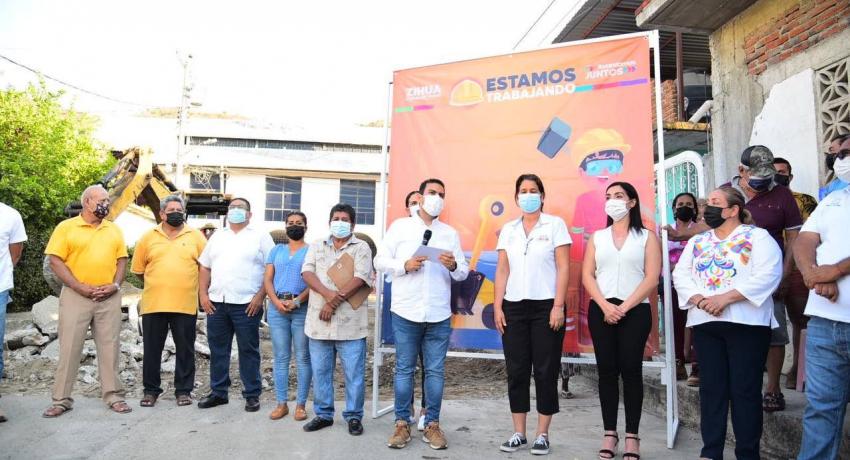 Alcalde Jorge Sánchez Allec pone en marcha pavimentación de calle Thalía en El Embalse