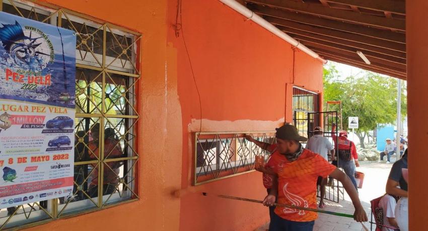 Servicios Públicos trabaja para seguir mantiendo un Zihua Al 100 con el mejoramiento y embellecimiento de los espacios públicos.