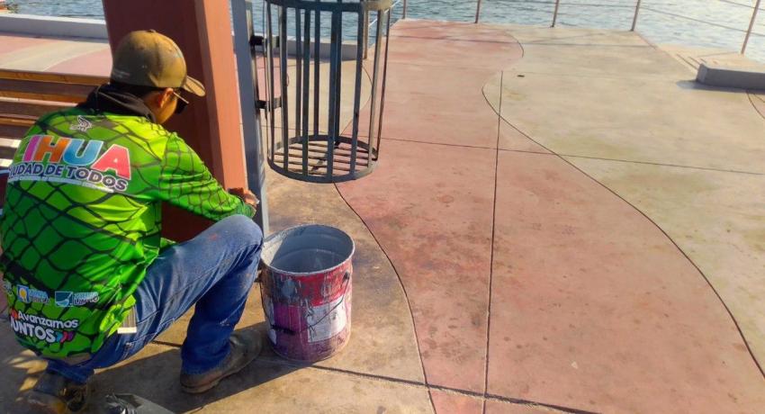 Servicios Públicos trabaja para seguir mantiendo un Zihua Al 100 con el mejoramiento y embellecimiento de los espacios públicos.