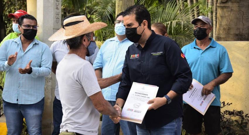 Presidente Jorge Sánchez Allec inaugura pavimentación de calle en delegación  Los Almendros