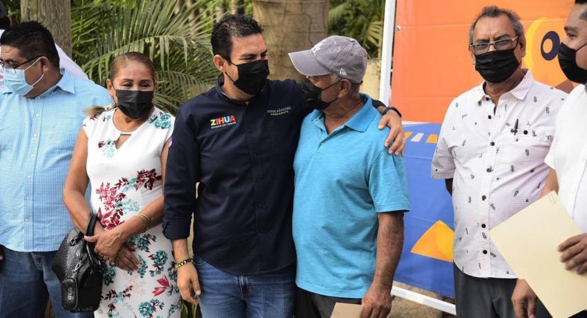 Presidente Jorge Sánchez Allec inaugura pavimentación de calle en delegación  Los Almendros