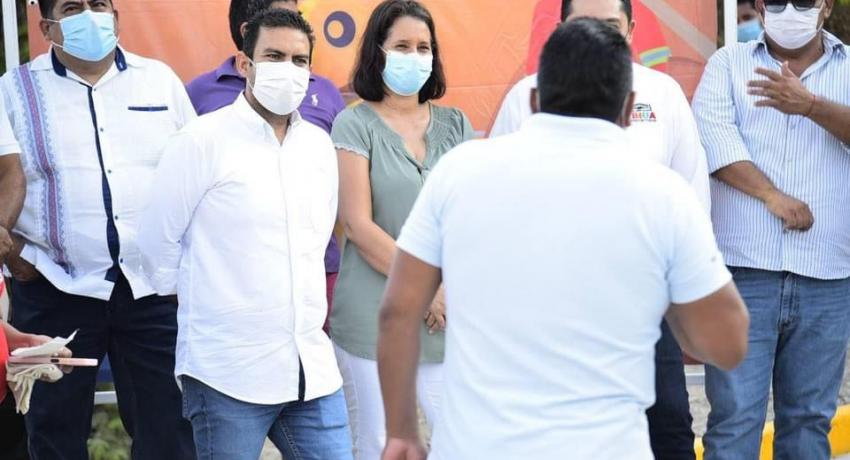 Alcalde Jorge Sánchez Allec regresa a colonia Las Brisas y entrega nueva pavimentación