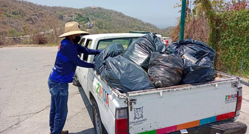 Servicios Públicos continúa con los trabajos de limpieza en bulevares.