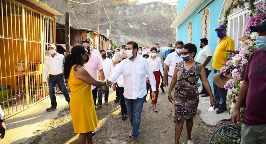 Presidente Jorge Sánchez Allec arranca pavimentación de calle en colonia Estrella