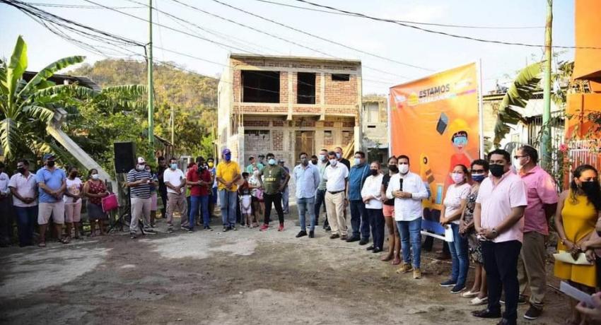 Presidente Jorge Sánchez Allec arranca pavimentación de calle en colonia Estrella