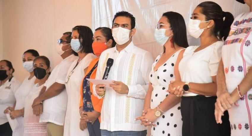 Presidente Jorge Sánchez Allec recibe apoyo de Fundación Merza para escuelas de Zihuatanejo