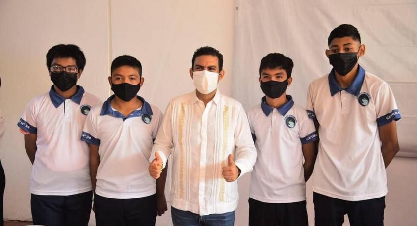 Presidente Jorge Sánchez Allec recibe apoyo de Fundación Merza para escuelas de Zihuatanejo