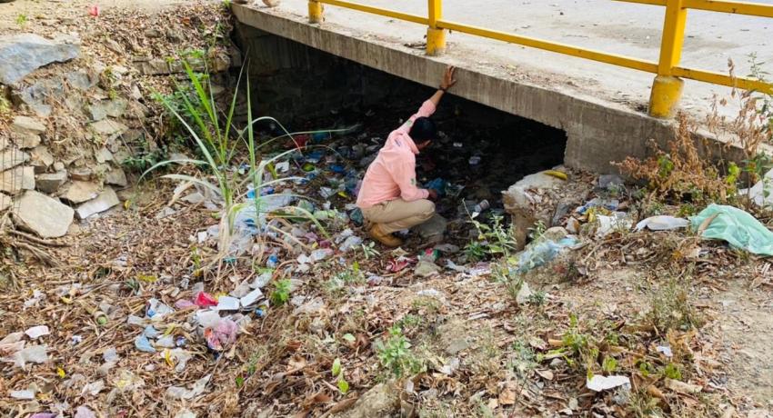 Gobierno de Zihuatanejo recolecta 955 toneladas de la limpieza del canal pluvial Primavera de la Col. Los Barriles