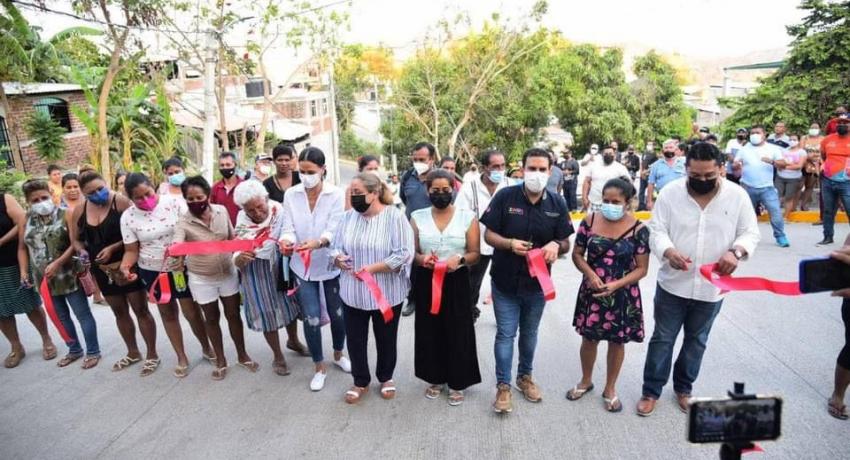 Presidente Jorge Sánchez Allec entrega otra obra en colonia Buenos Aires 