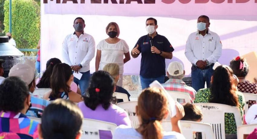 Alcalde Jorge Sánchez Allec entrega apoyos a más familias para que mejoren sus viviendas