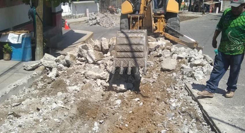 Gobierno de Zihuatanejo continua con el mejoramiento de imagen de la ciudad con nuevos tejabanes