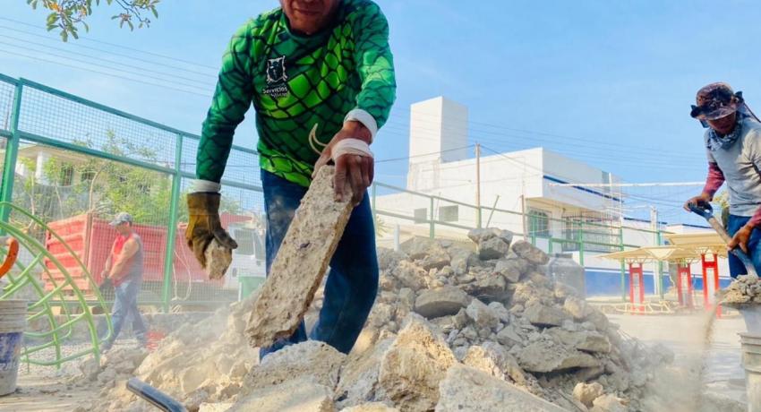 Gobierno de Zihuatanejo continua con el mejoramiento de imagen de la ciudad con nuevos tejabanes