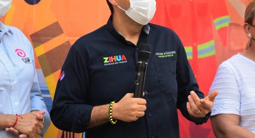 Presidente Jorge Sánchez Allec arranca pavimentación de calle en la colonia Silverio Valle