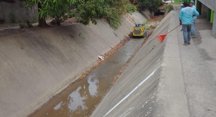 Gobierno de Jorge Sánchez Allec lleva gran avance en limpieza de canales y cañadas