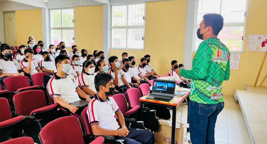 Servicios Públicos imparte pláticas a comunidad estudiantil sobre reciclaje