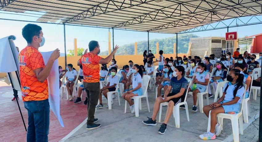 Servicios Públicos imparte pláticas a comunidad estudiantil sobre reciclaje