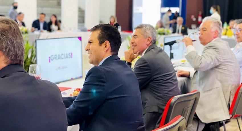 Jorge Sánchez presenta ante empresarios de Puebla a Ixtapa Zihuatanejo como un destino turístico ideal para la inversión. 