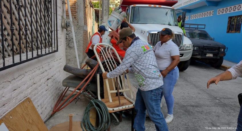 Servicios Públicos recolecta más de 20 toneladas de cacharros en colonias de Zihuatanejo