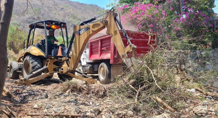 Con limpieza de canales, Servicios Públicos previene problemas en temporada de lluvias