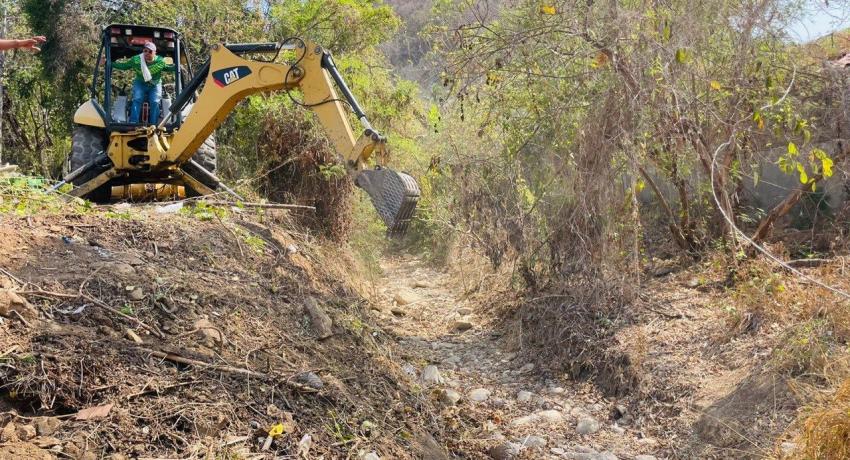 Con limpieza de canales, Servicios Públicos previene problemas en temporada de lluvias