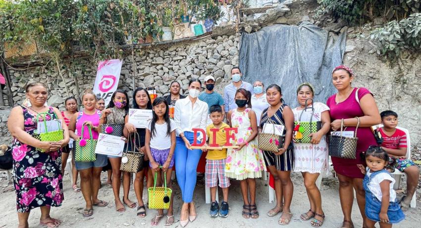 Presidenta del DIF Zihuatanejo, Lizette Tapia Castro, clausura Cursos en Tu Colonia