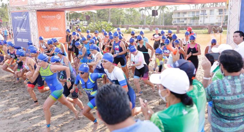 Con éxito se desarrolla Triatlón Ixtapa Zihuatanejo.