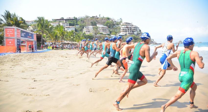 Con éxito se desarrolla Triatlón Ixtapa Zihuatanejo.