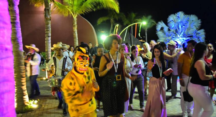 Agentes de viaje llegan a Zihua y lo promocionarán. 