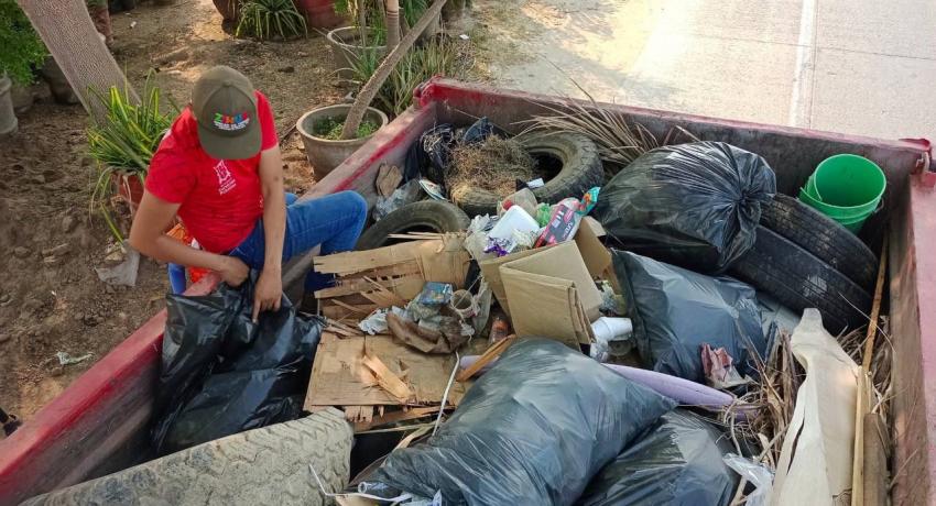 Servicios Públicos limpia boulevard al Aeropuerto y elimina 10 basureros clandestinos