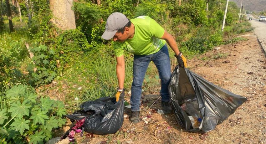 Servicios Públicos limpia boulevard al Aeropuerto y elimina 10 basureros clandestinos