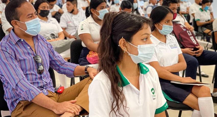 Lizette Tapia Castro felicita a estudiantes por capacitarse para proceso de emprendimiento