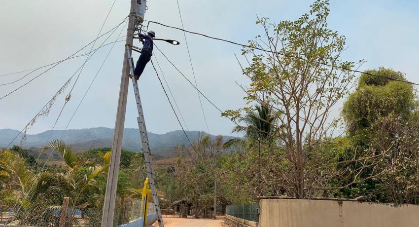 Gobierno de Jorge Sánchez Allec beneficia a comunidades serranas con programa Zihua Brilla